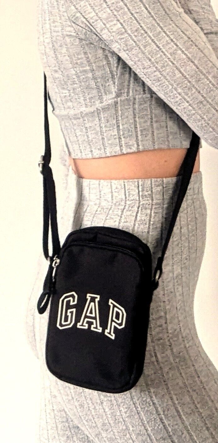 Gap pouch crossbody bag black